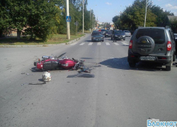 В Шахтах в ДТП с участием мотоцикла пострадали два человека