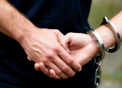 Задержаны рецидивисты из Шахт, подозреваемые в серии краж из гаражей в Красносулинском районе