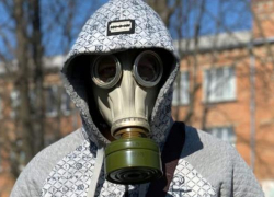 Шахтинский магазин предлагает горожанам приобрести противогаз и дарит рулон туалетной бумаги за покупку