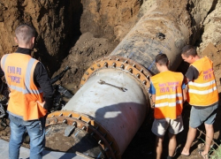 Авария на метровом водоводе оставила без воды 16 тысяч шахтинцев