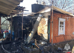 Житель Шахт получил ожоги рук, пытаясь потушить пожар в собственном доме