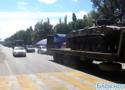 По территории Ростовской области в сторону украинской границы движется военная техника