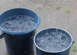 Жители микрорайонов Майский, Нежданная и Южный сегодня запасаются водой