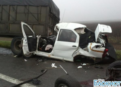 На трассе под Шахтами в ДТП погибли водитель такси и его пассажир