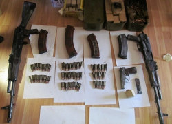 Склад оружия и боеприпасов обнаружили полицейские, расследуя неуплату трех миллионов налогов в Шахтах