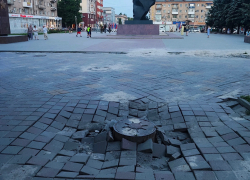 Плитка в центре Шахт начала разрушаться