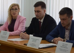 Гранитные плиты на «Вечном огне» в Александровском парке в Шахтах пообещали заменить