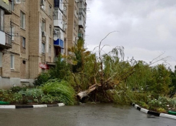 В Шахтах ликвидируют последствия разбушевавшейся непогоды