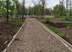 Продолжается реконструкция Александровского парка в Шахтах