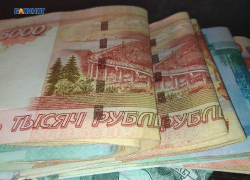 В Шахтах горе-алиментщик обманом выудил у женщины 65 тысяч рублей