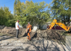 Аварийный участок водопровода на улице Элеваторная в Шахтах начали менять