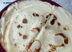 Шахтинские зятья угощают своих тещ блинами: на пятый день масленицы – сплошные эксперименты