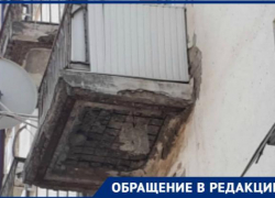 На Победе Революции в Шахтах рушатся балконы