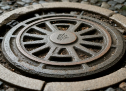 В Шахтах намерены закрыть свыше 50 незакрытых канализационных люков