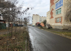 Без тротуаров и освещения живут шахтинцы в новостройках