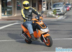 В Новошахтинске 2 подростка разбились на скутере