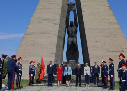 На мемориальном комплексе «Жертвам фашизма» возложили венки и цветы