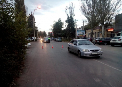 В центре Шахт Hyundai Accent сбил женщину