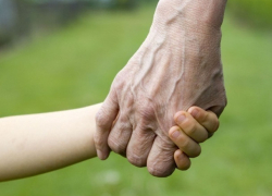 Женщина умерла на глазах у внучки, на центральной улице города Шахты