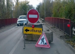 Городские власти рассказали, когда может начаться ремонт моста между Шахтами и поселком Каменоломни 