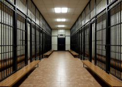 48-летнюю женщину задержали при попытке украсть чугун из грузового поезда в Шахтах