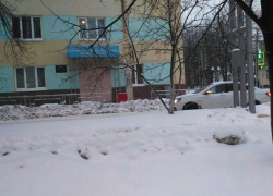 На нечищеные дороги и скользкие тротуары жалуются жители Шахт