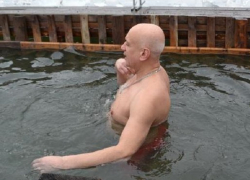 На Крещение в морозную купель окунулись сотни шахтинцев