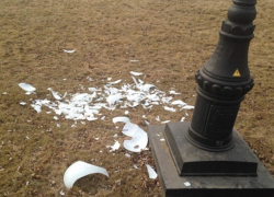 В Шахтах ищут хулиганов, разгромивших улицу Шевченко