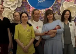 Врачи спасли девочку, которая родилась с экстремально низким весом