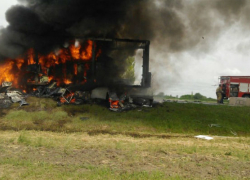 На трассе под Шахтами сгорела фура