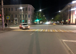 В Шахтах 20-летний водитель на светофоре сбил девушку
