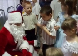 Дети из детского дома в ДНР получили от жителей Шахт подарки и сладости
