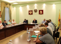 Власти обещают ежемесячно контролировать строительство восьми проблемных домов в Шахтах