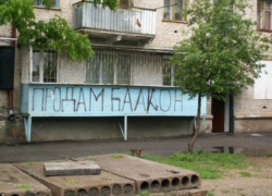 Можно, если осторожно: шахтинцам разрешено курить на балконах