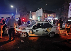 Четыре человека пострадали в страшной аварии в Шахтах 
