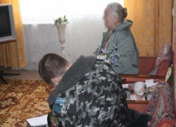 Под Шахтами мошенница под предлогом продажи одежды выманила у пенсионеров около 300 тысяч рублей
