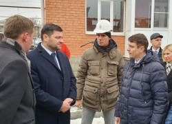 Замгубернатора Вовк шахтинцам: «Проблема недостроев и обманутых дольщиков - на особом контроле» 