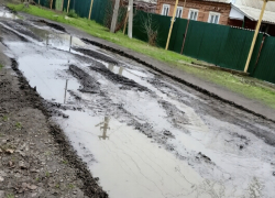 Грейдер усугубил проблему с водой на улице Южной в Шахтах