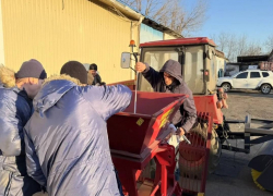 В Шахтах появился новый трактор для уборки улиц