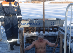 В Крещенскую купель окунулись больше тысячи горожан в Шахтах