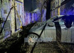 В переулке Путиловском в Шахтах произошло серьезное ДТП из-за гололеда