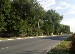 «Непокорный» фонарь полгода не могут починить на Чернокозова в Шахтах