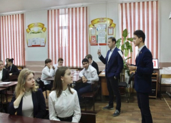 Затянувшийся открытый урок: как проходит служебное расследование в шахтинской школе, где учитель обматерил ученика