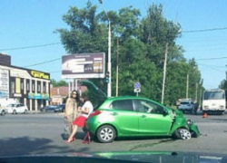 В Шахтах на перекрестке Комиссаровского и Ленина девушка врезались в автобус