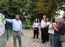 В Александровском парке больше не будет привычных лавочек, урн и фонарей