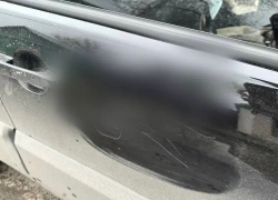 62-летняя шахтинка поцарапала машину соседки ножницами ночью