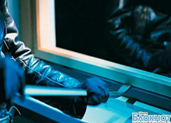 В Шахтах неустановленный преступник ограбил квартиру практически на 114, 5 тысяч рублей