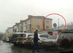 Шахтинцы возмущены хаотичной парковкой на улице Шевченко и выборочной эвакуацией нарушителей