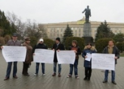 Жители Шахт устроили пикет против загрязнения воздуха электрометаллургическим заводом