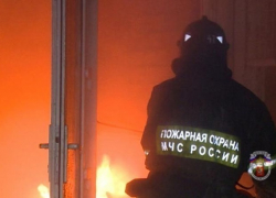 В Шахтах пожарные тушили частный дом на улице Маяковского